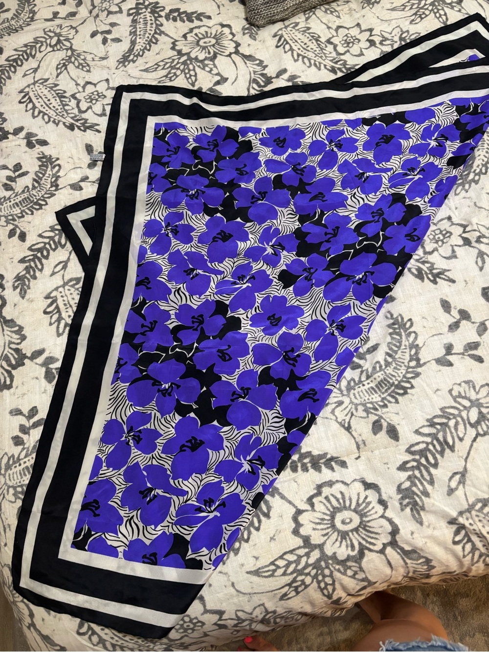 Women’s Purple Floral Silk Scarf/Wild rag
